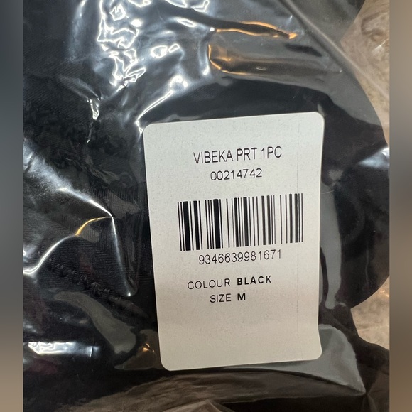 Fox & Royal Vibeka Print One Piece - Picture 8 of 10